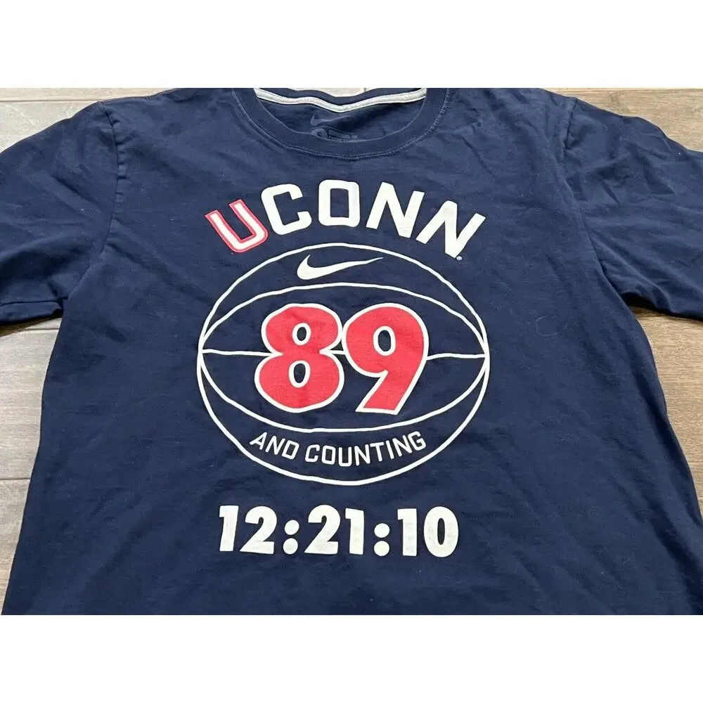 Nike Mens UConn Huskies 89 Wins And Counting Short Sleeve T-Shirt Size S Small